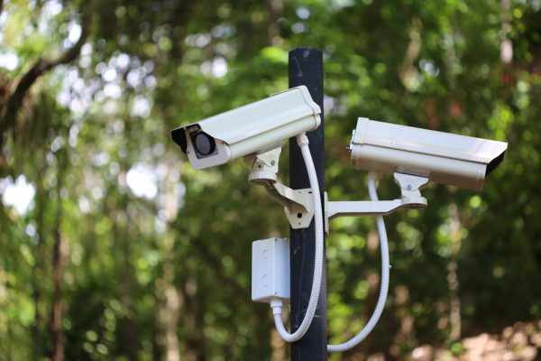 Внешняя аппаратура систем видеонаблюдения должна быть защищена от молний