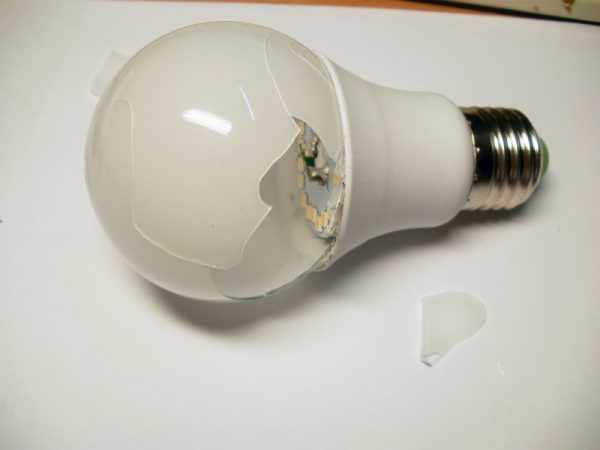 Светодиодная лампа может выйти из строя из-за механических повреждений