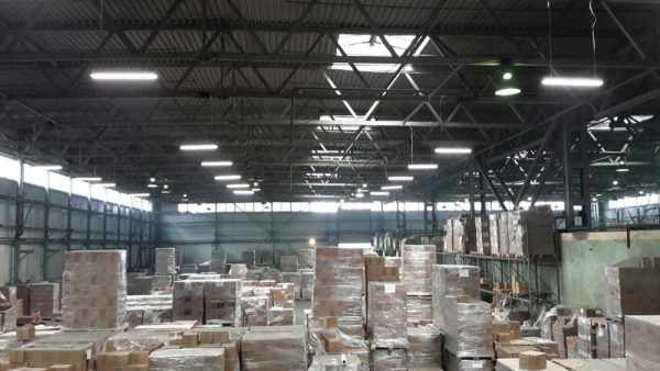 Смешанное освещение складского помещения