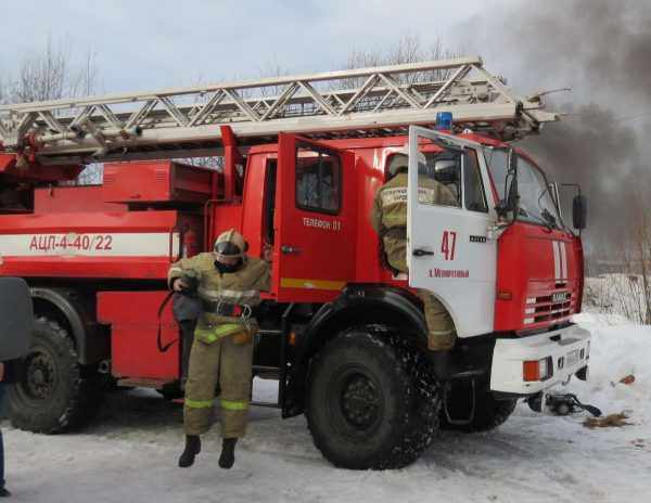 Для защиты пожарных от поражения током следует заземлить пожарную машину