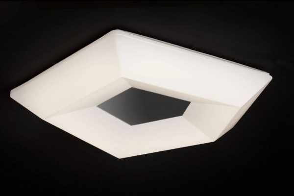Из-за близости к поверхности потолка в плоских люстрах следует использовать светодиодные лампы