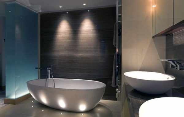 Низковольтные лампы отлично подходят для освещения ванной комнаты и других влажных помещений