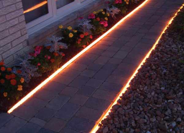 Освещение дорожки в саду светодиодной лентой