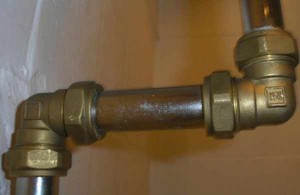 Соединение водопроводных труб из разных металлов