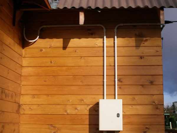 Ввод кабеля СИП в деревянный дом