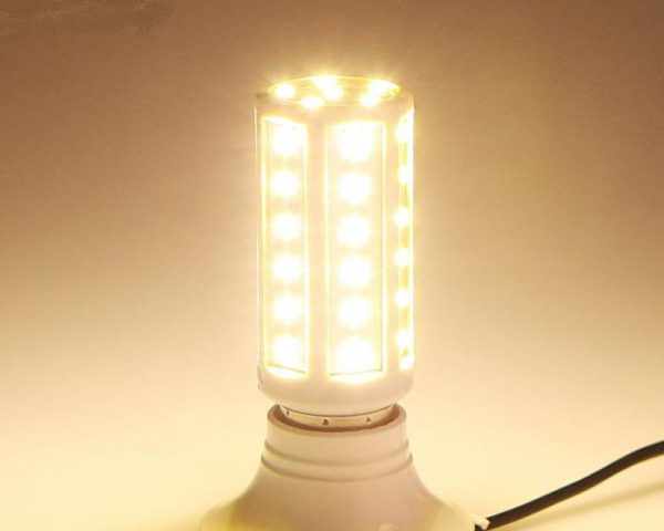 Лампа кукуруза обеспечивает равномерное излучение света 
