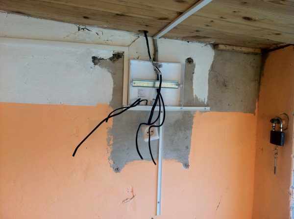 Светодиодный прожектор может мигать из-за нарушений в электропроводке