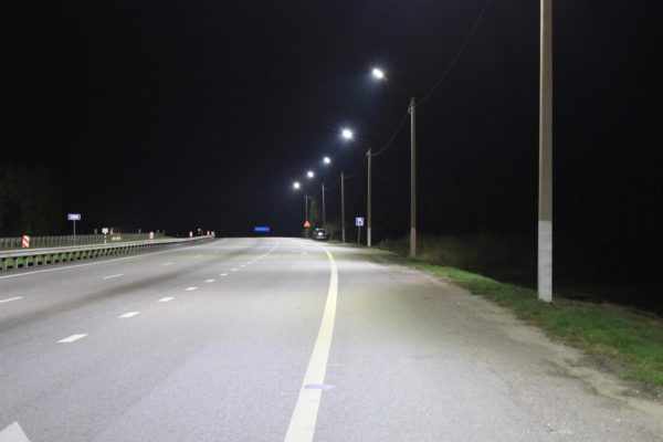 Качественное освещение автомобильных дорог улучшает безопасность дорожного движения