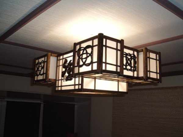 Японские светильники изготавливаются из натуральных материалов