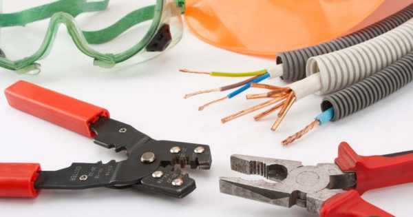 Инструменты и материалы для монтажа электропроводки