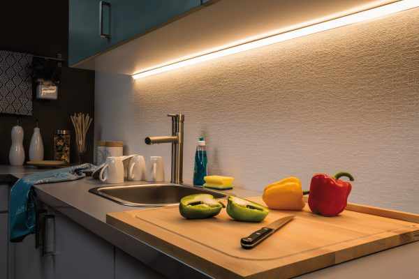 Для зоны готовки на кухне требуется дополнительное освещение