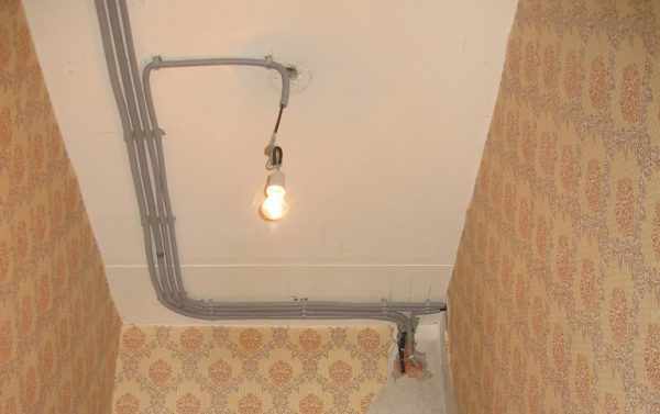 Прокладка электропроводки за реечным потолком