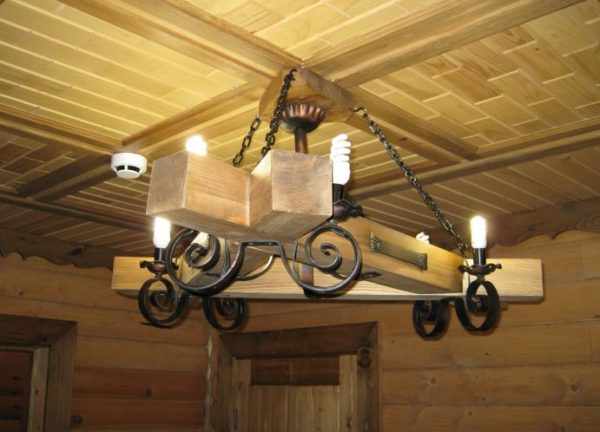 В деревянных светильниках не рекомендуется использовать лампы накаливания