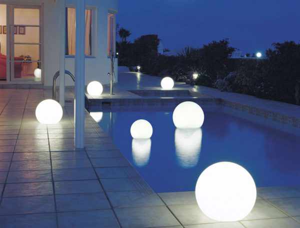 Плавающие светильники для открытого бассейна