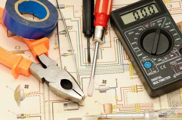 Набор инструментов для ремонта выключателя